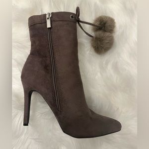 Call it spring Pom Pom boots, great condition.